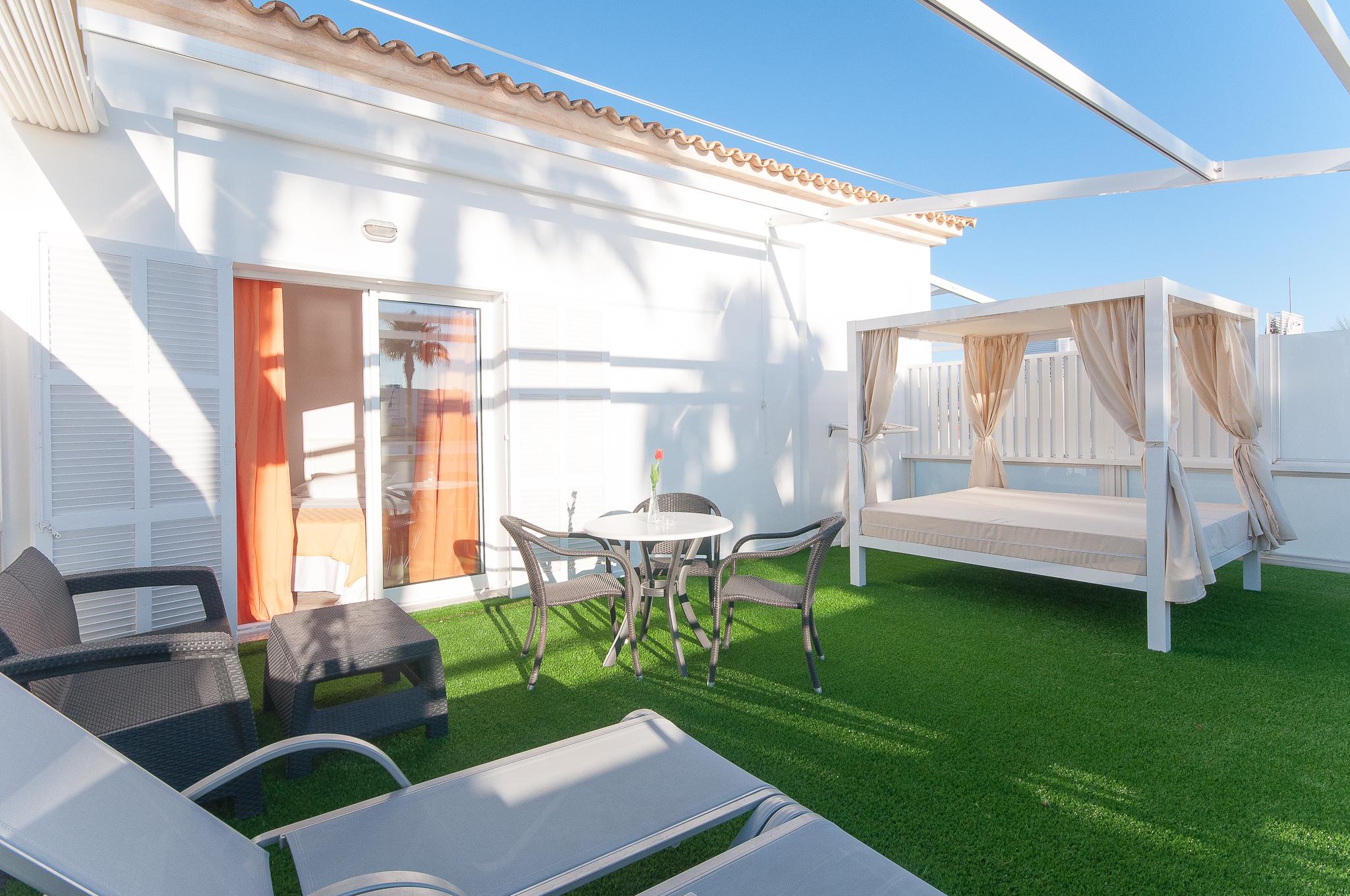 Universal Aparthotel Elisa Playa de Muro  Exterior photo