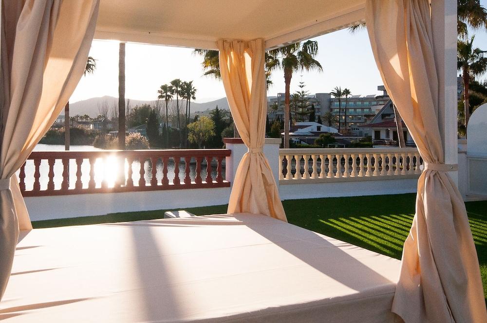 Universal Aparthotel Elisa Playa de Muro  Exterior photo