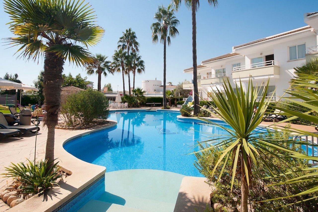 Universal Aparthotel Elisa Playa de Muro  Exterior photo