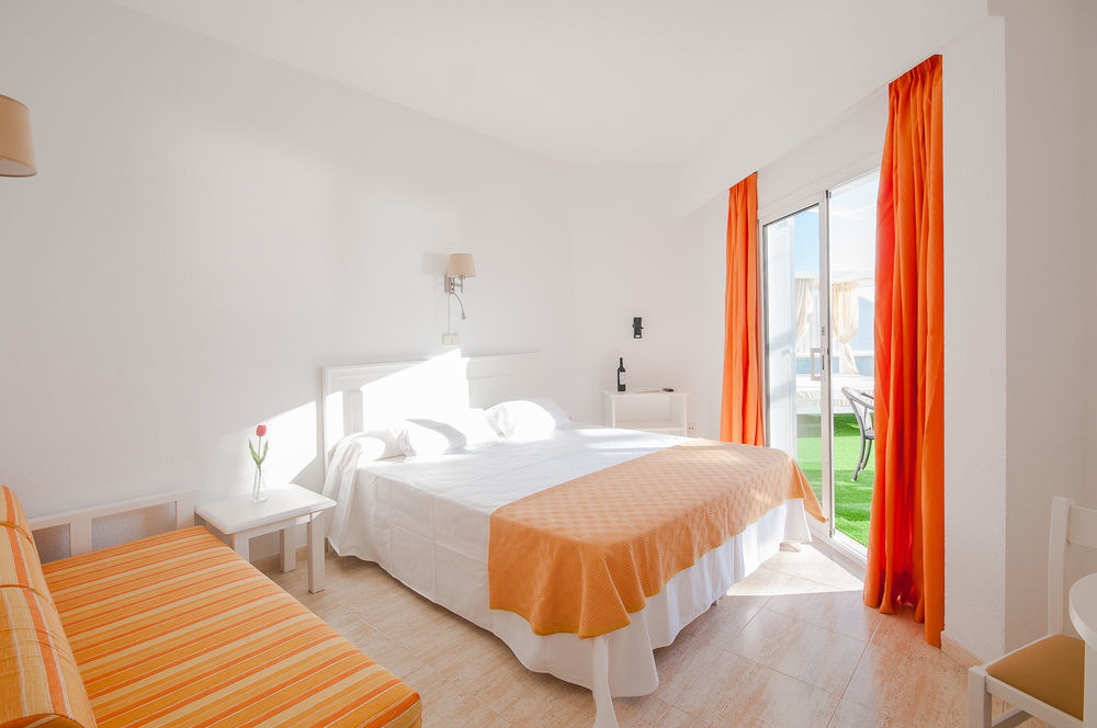Universal Aparthotel Elisa Playa de Muro  Exterior photo